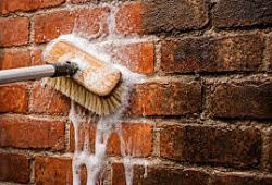 Удаление высолов с фасада: причины, методы и ошибки
